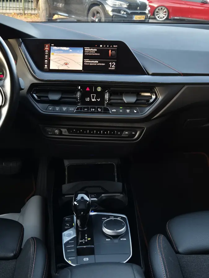 High Executive Achteruitrijcamera Cruise Navigatie CarPlay LM Velgen Sport stoelen