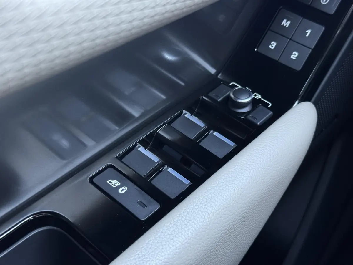 2.0 P250 Turbo AWD Carbon Edition 2e Eigenaar|Navi|Camera|Meridian Sound System|Trekhaak|Clima|Cruise|Carplay|N.A.P|NL Auto|APK tot 09-2027