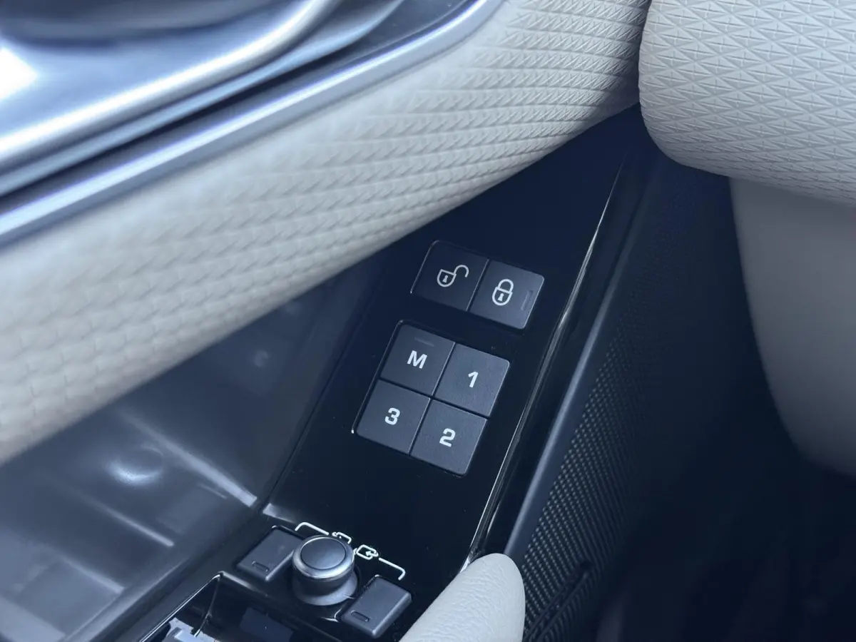 2.0 P250 Turbo AWD Carbon Edition 2e Eigenaar|Navi|Camera|Meridian Sound System|Trekhaak|Clima|Cruise|Carplay|N.A.P|NL Auto|APK tot 09-2027