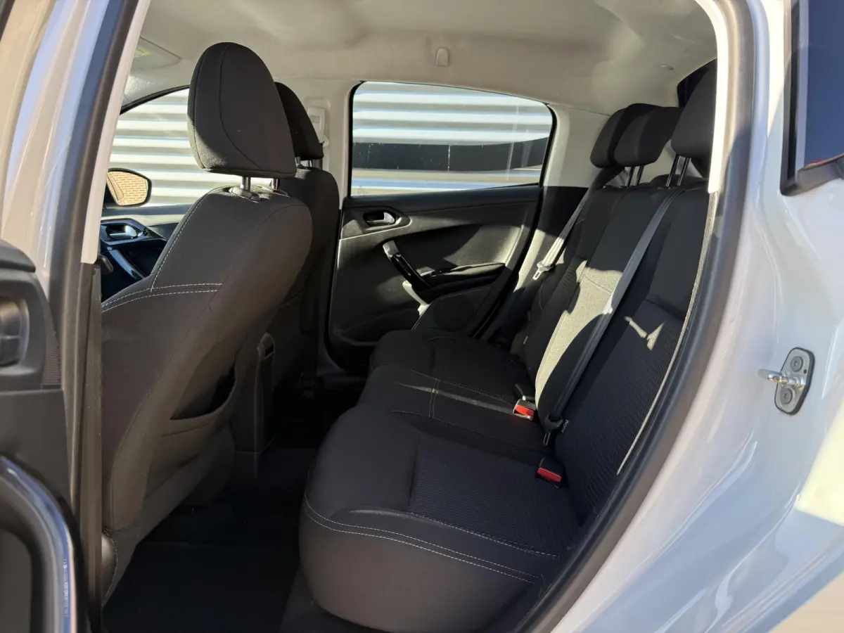 1.6 BlueHDi Blue Lease Executive 2e Eigenaar|Navi|Carplay|Clima|Cruise|PDC|N.A.P|Nieuwe APK bij Aflevering