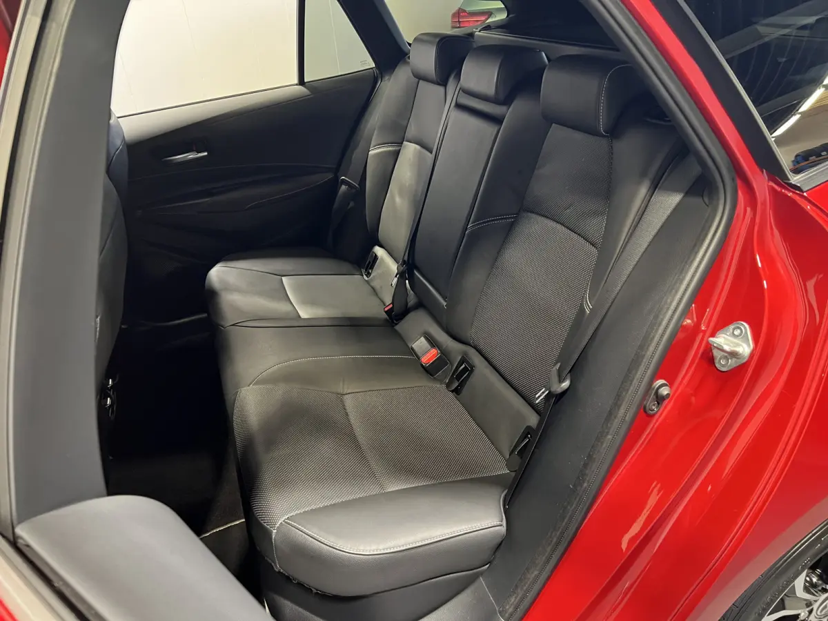1.8 Hybrid Executive | Navigatie/Android/Apple Carplay | LM Velgen 17" | Voorstoelen Verwarmd | Achteruitrijcamera | Cruise Control Adaptief | Airco |