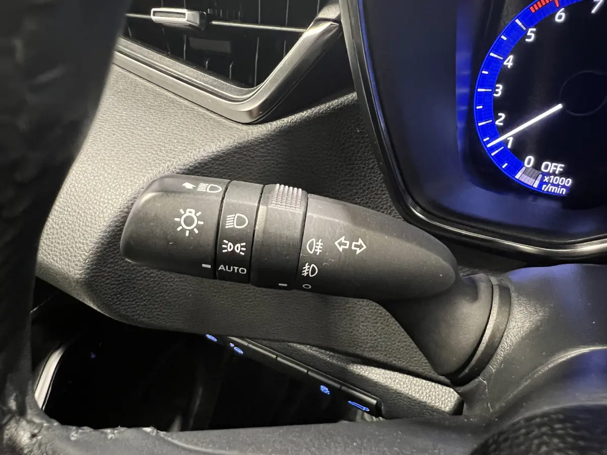 1.8 Hybrid Executive | Navigatie/Android/Apple Carplay | LM Velgen 17" | Voorstoelen Verwarmd | Achteruitrijcamera | Cruise Control Adaptief | Airco |