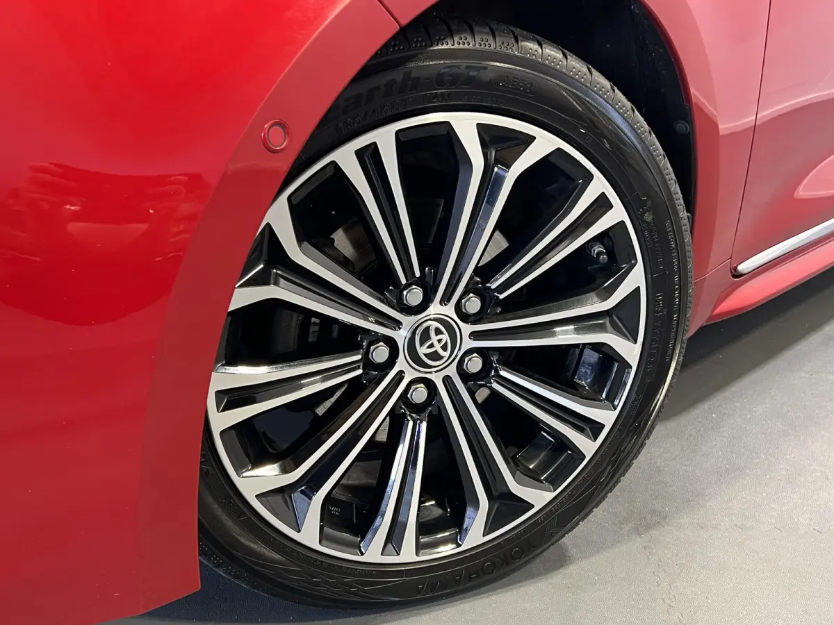 1.8 Hybrid Executive | Navigatie/Android/Apple Carplay | LM Velgen 17" | Voorstoelen Verwarmd | Achteruitrijcamera | Cruise Control Adaptief | Airco |