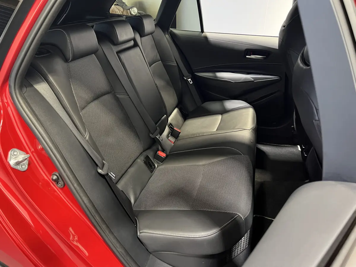 1.8 Hybrid Executive | Navigatie/Android/Apple Carplay | LM Velgen 17" | Voorstoelen Verwarmd | Achteruitrijcamera | Cruise Control Adaptief | Airco |