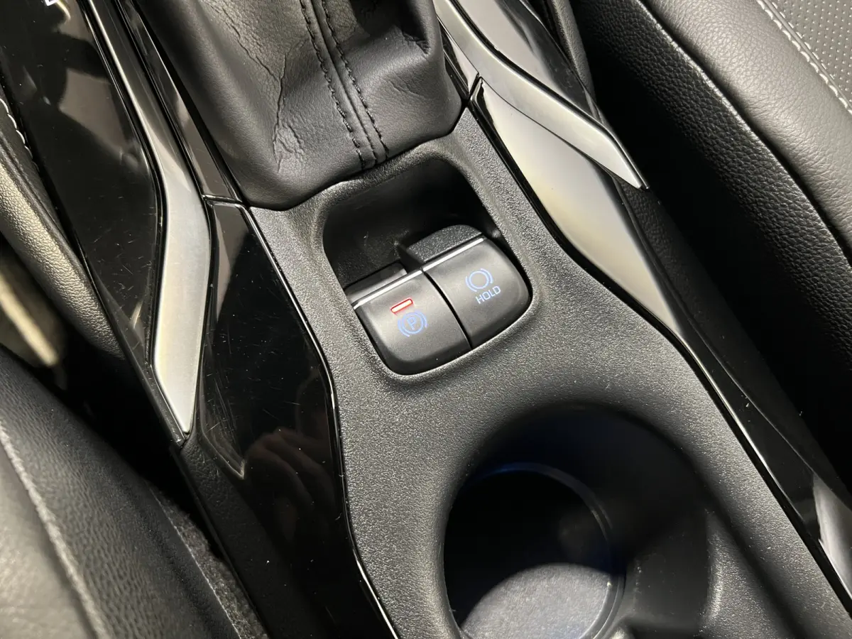 1.8 Hybrid Executive | Navigatie/Android/Apple Carplay | LM Velgen 17" | Voorstoelen Verwarmd | Achteruitrijcamera | Cruise Control Adaptief | Airco |
