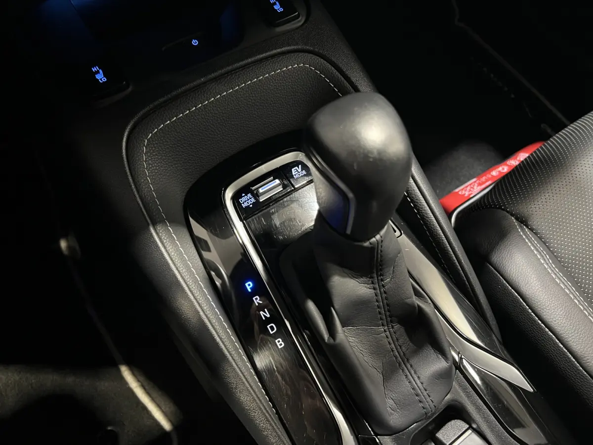 1.8 Hybrid Executive | Navigatie/Android/Apple Carplay | LM Velgen 17" | Voorstoelen Verwarmd | Achteruitrijcamera | Cruise Control Adaptief | Airco |