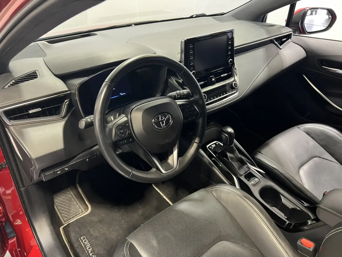 1.8 Hybrid Executive | Navigatie/Android/Apple Carplay | LM Velgen 17" | Voorstoelen Verwarmd | Achteruitrijcamera | Cruise Control Adaptief | Airco |