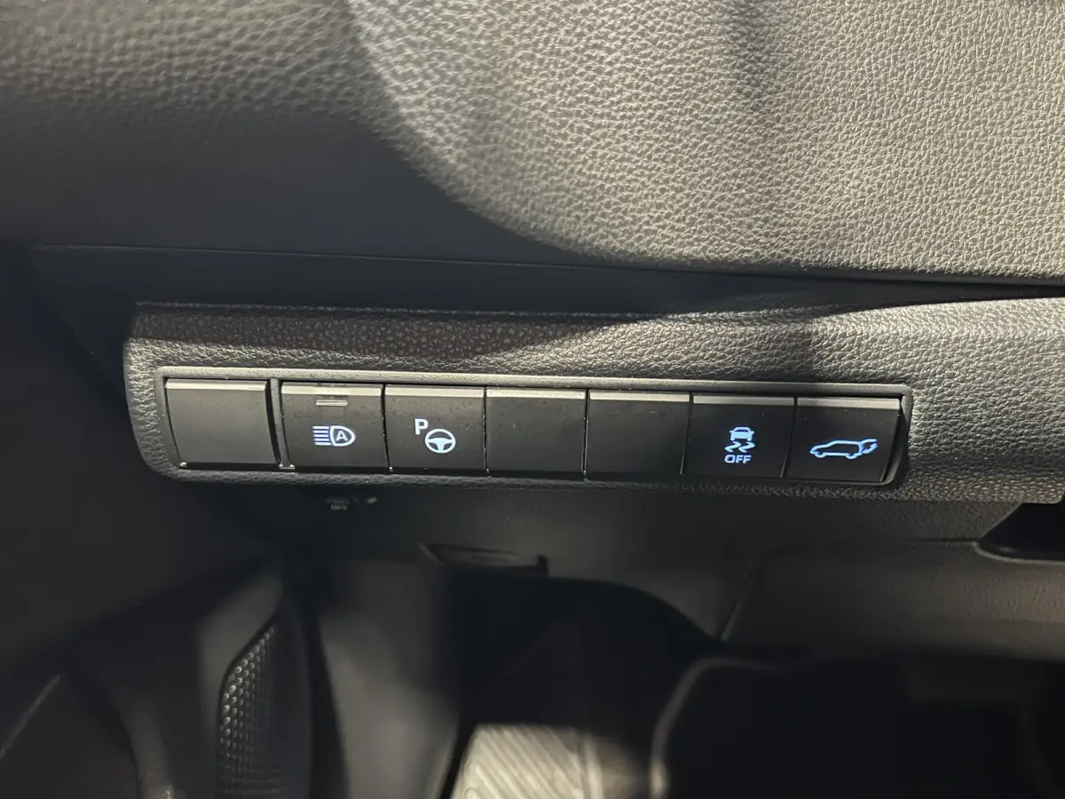 1.8 Hybrid Executive | Navigatie/Android/Apple Carplay | LM Velgen 17" | Voorstoelen Verwarmd | Achteruitrijcamera | Cruise Control Adaptief | Airco |