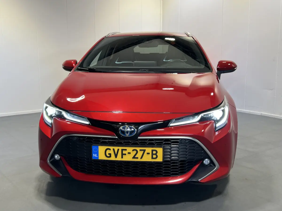 1.8 Hybrid Executive | Navigatie/Android/Apple Carplay | LM Velgen 17" | Voorstoelen Verwarmd | Achteruitrijcamera | Cruise Control Adaptief | Airco |