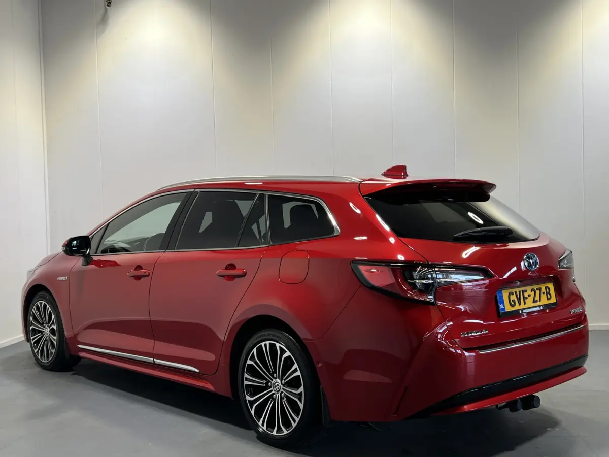 1.8 Hybrid Executive | Navigatie/Android/Apple Carplay | LM Velgen 17" | Voorstoelen Verwarmd | Achteruitrijcamera | Cruise Control Adaptief | Airco |