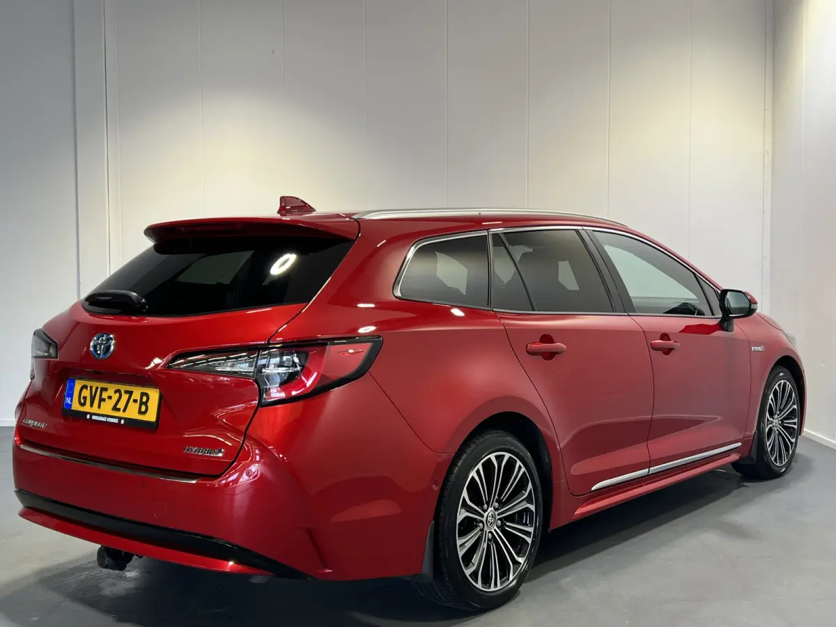 1.8 Hybrid Executive | Navigatie/Android/Apple Carplay | LM Velgen 17" | Voorstoelen Verwarmd | Achteruitrijcamera | Cruise Control Adaptief | Airco |