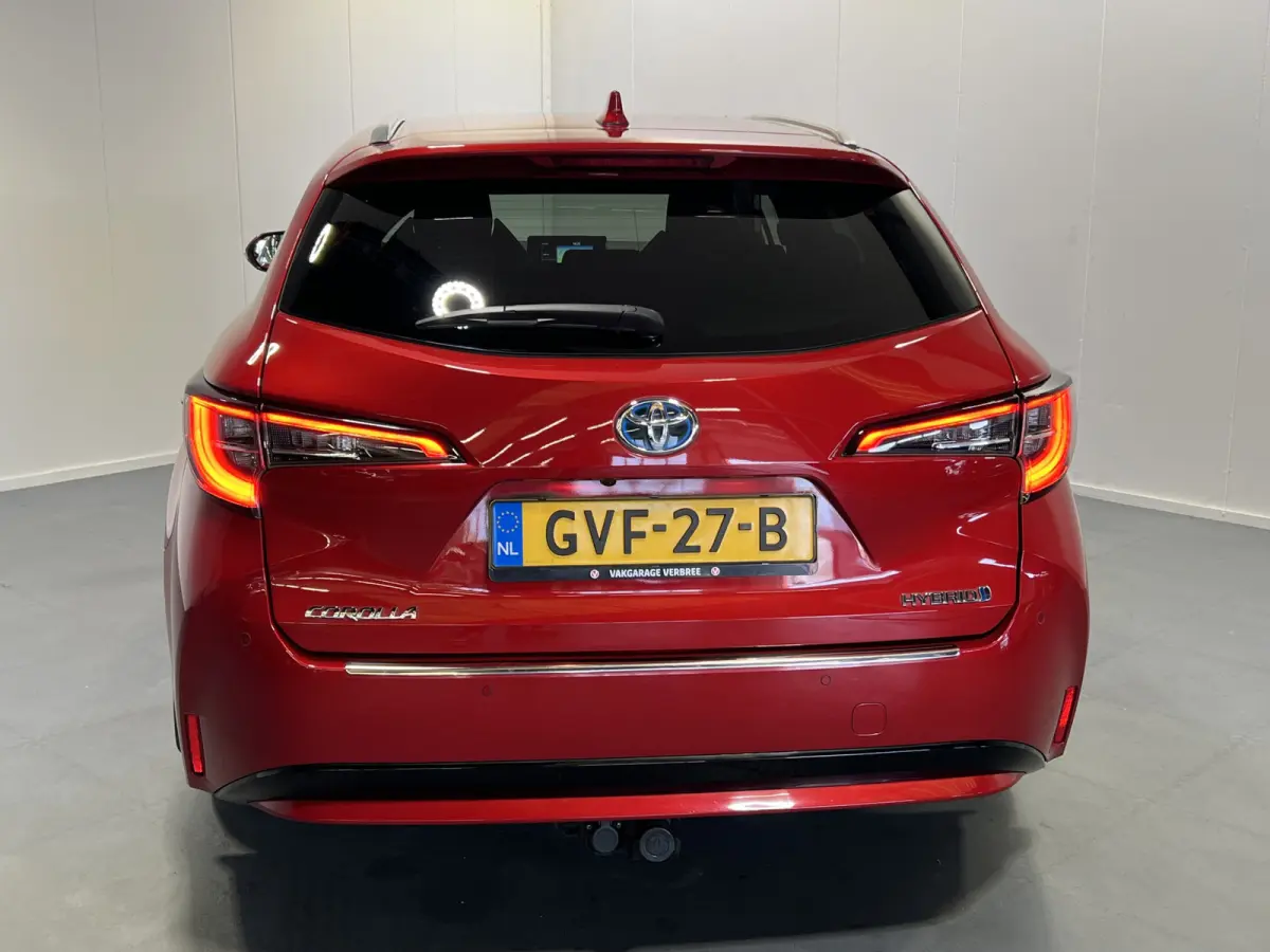 1.8 Hybrid Executive | Navigatie/Android/Apple Carplay | LM Velgen 17" | Voorstoelen Verwarmd | Achteruitrijcamera | Cruise Control Adaptief | Airco |