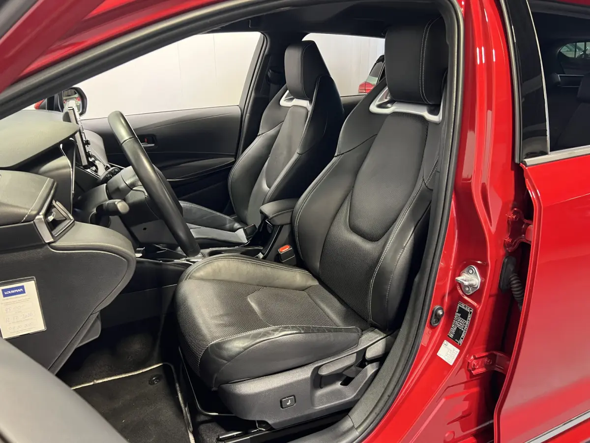 1.8 Hybrid Executive | Navigatie/Android/Apple Carplay | LM Velgen 17" | Voorstoelen Verwarmd | Achteruitrijcamera | Cruise Control Adaptief | Airco |