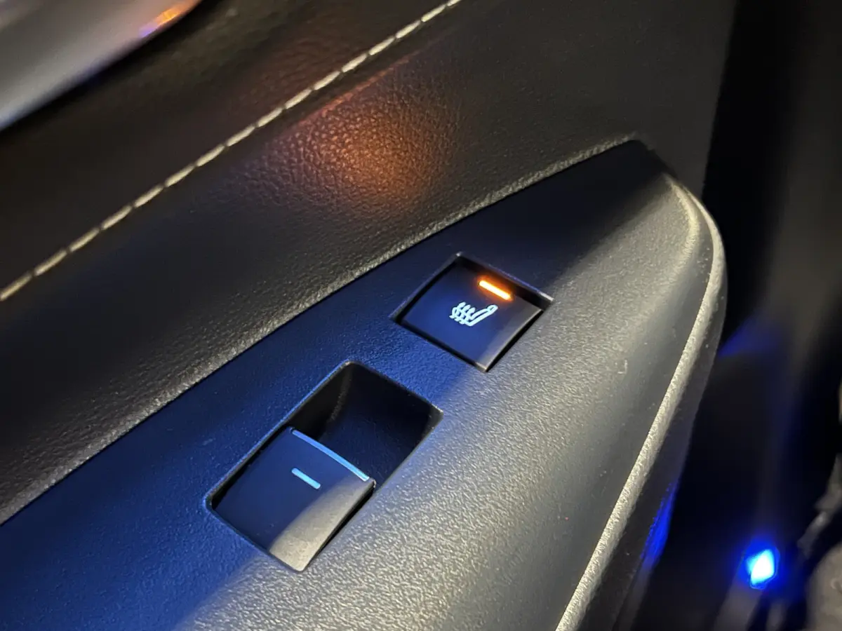 1.8 Hybrid Executive | Navigatie/Android/Apple Carplay | LM Velgen 17" | Voorstoelen Verwarmd | Achteruitrijcamera | Cruise Control Adaptief | Airco |