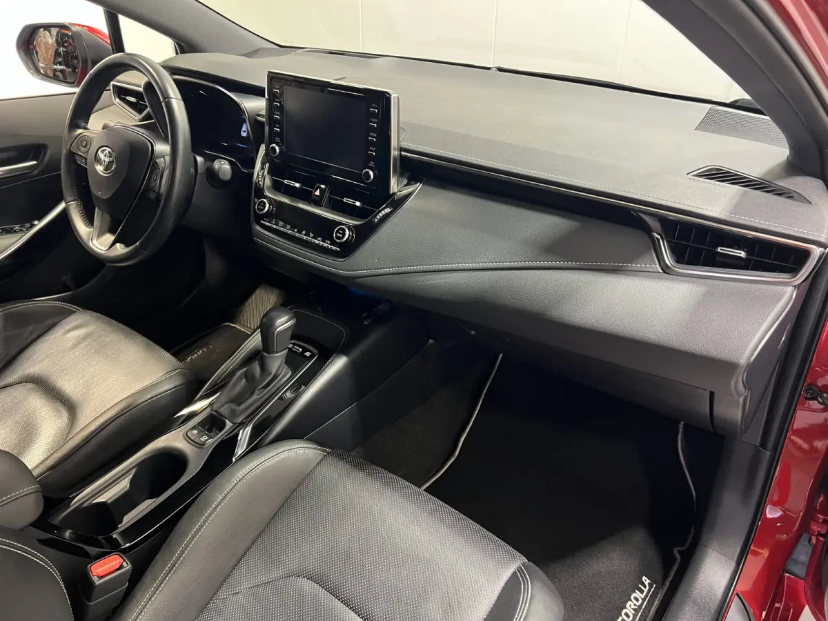 1.8 Hybrid Executive | Navigatie/Android/Apple Carplay | LM Velgen 17" | Voorstoelen Verwarmd | Achteruitrijcamera | Cruise Control Adaptief | Airco |