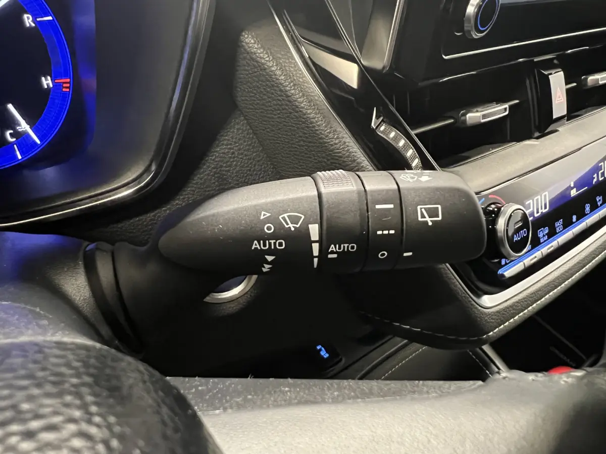 1.8 Hybrid Executive | Navigatie/Android/Apple Carplay | LM Velgen 17" | Voorstoelen Verwarmd | Achteruitrijcamera | Cruise Control Adaptief | Airco |