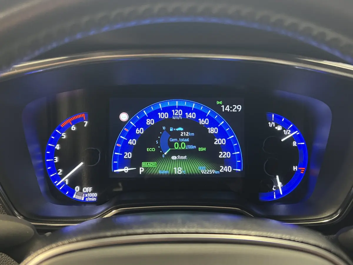 1.8 Hybrid Executive | Navigatie/Android/Apple Carplay | LM Velgen 17" | Voorstoelen Verwarmd | Achteruitrijcamera | Cruise Control Adaptief | Airco |