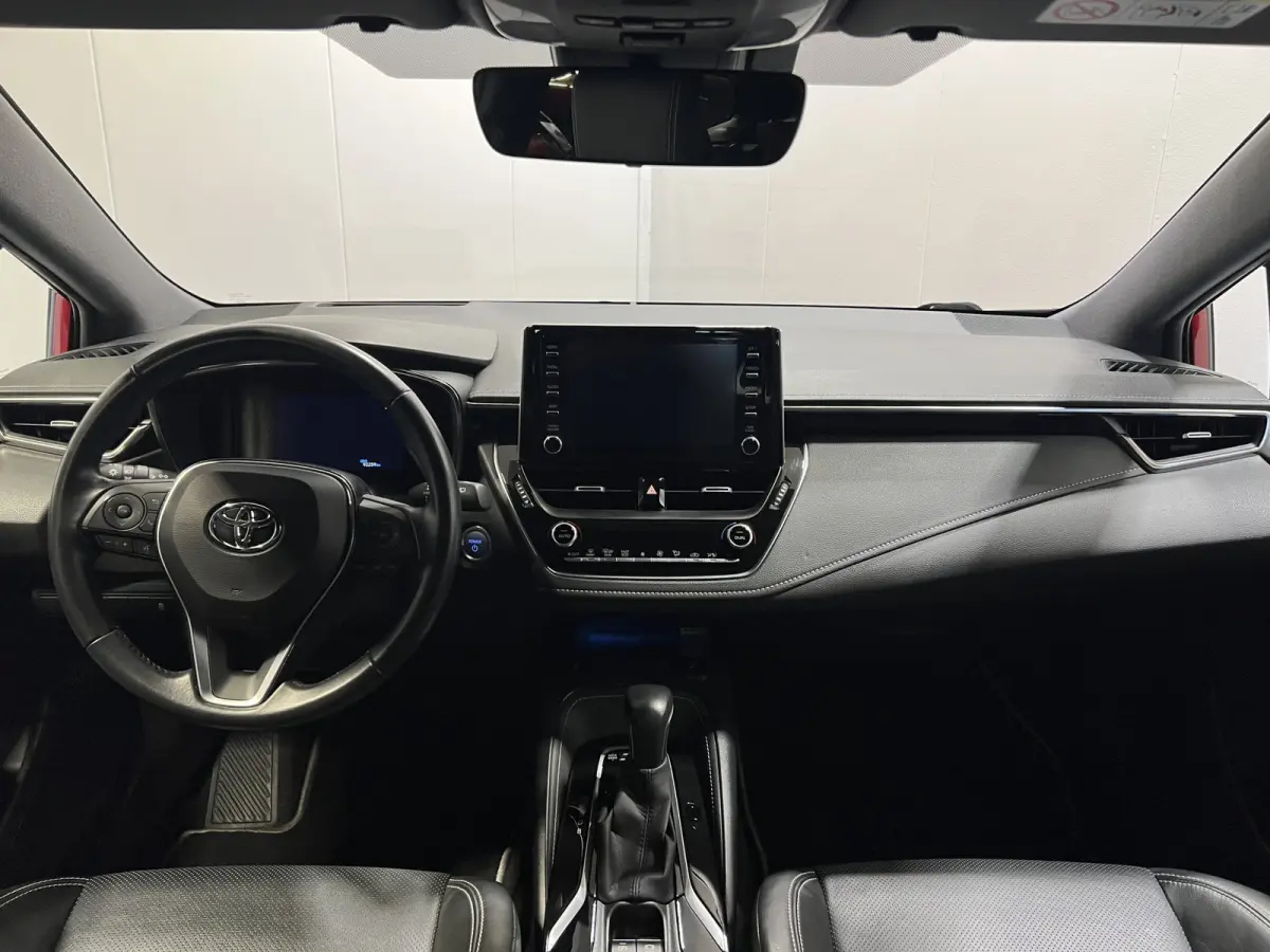 1.8 Hybrid Executive | Navigatie/Android/Apple Carplay | LM Velgen 17" | Voorstoelen Verwarmd | Achteruitrijcamera | Cruise Control Adaptief | Airco |