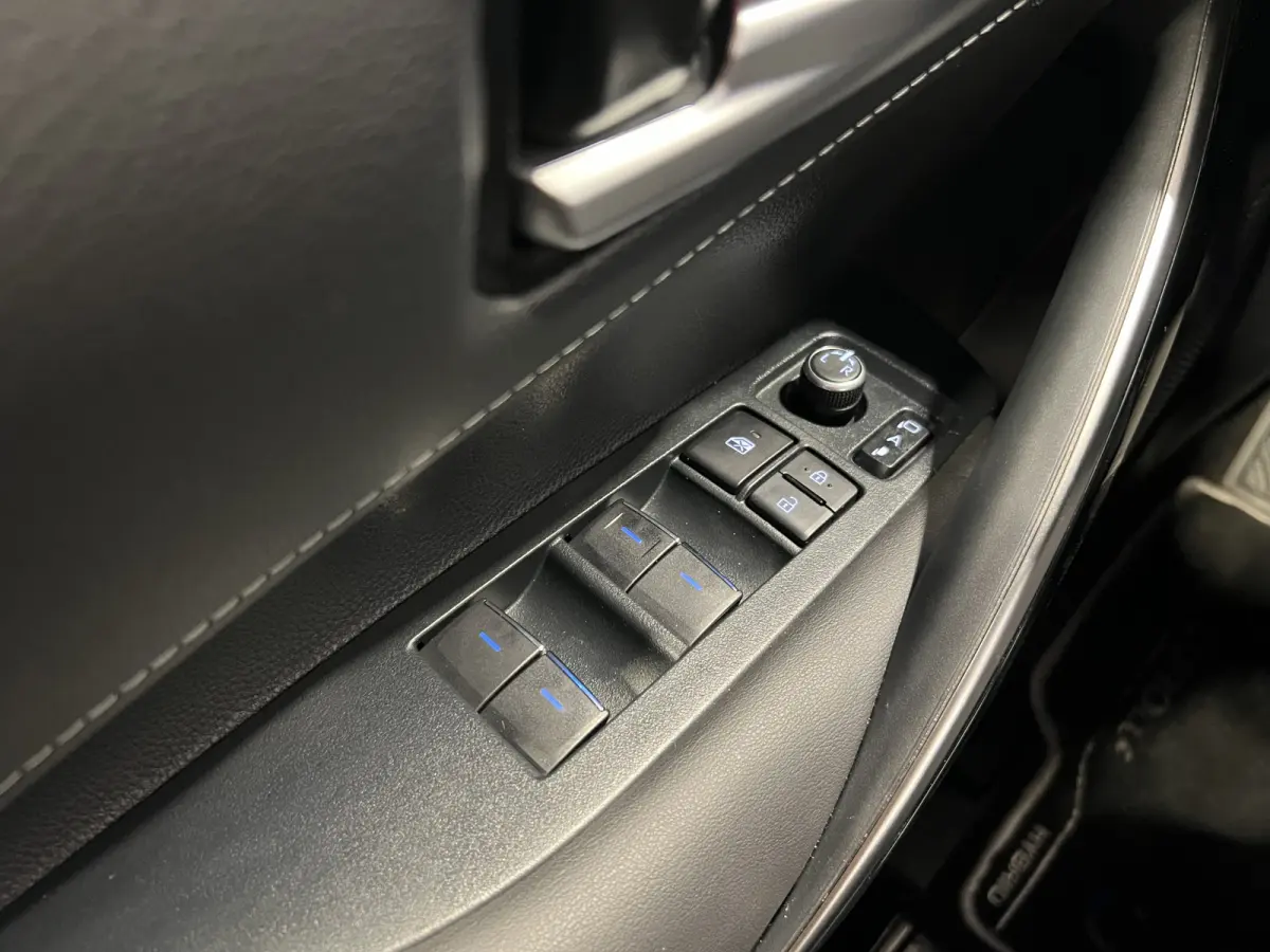 1.8 Hybrid Executive | Navigatie/Android/Apple Carplay | LM Velgen 17" | Voorstoelen Verwarmd | Achteruitrijcamera | Cruise Control Adaptief | Airco |