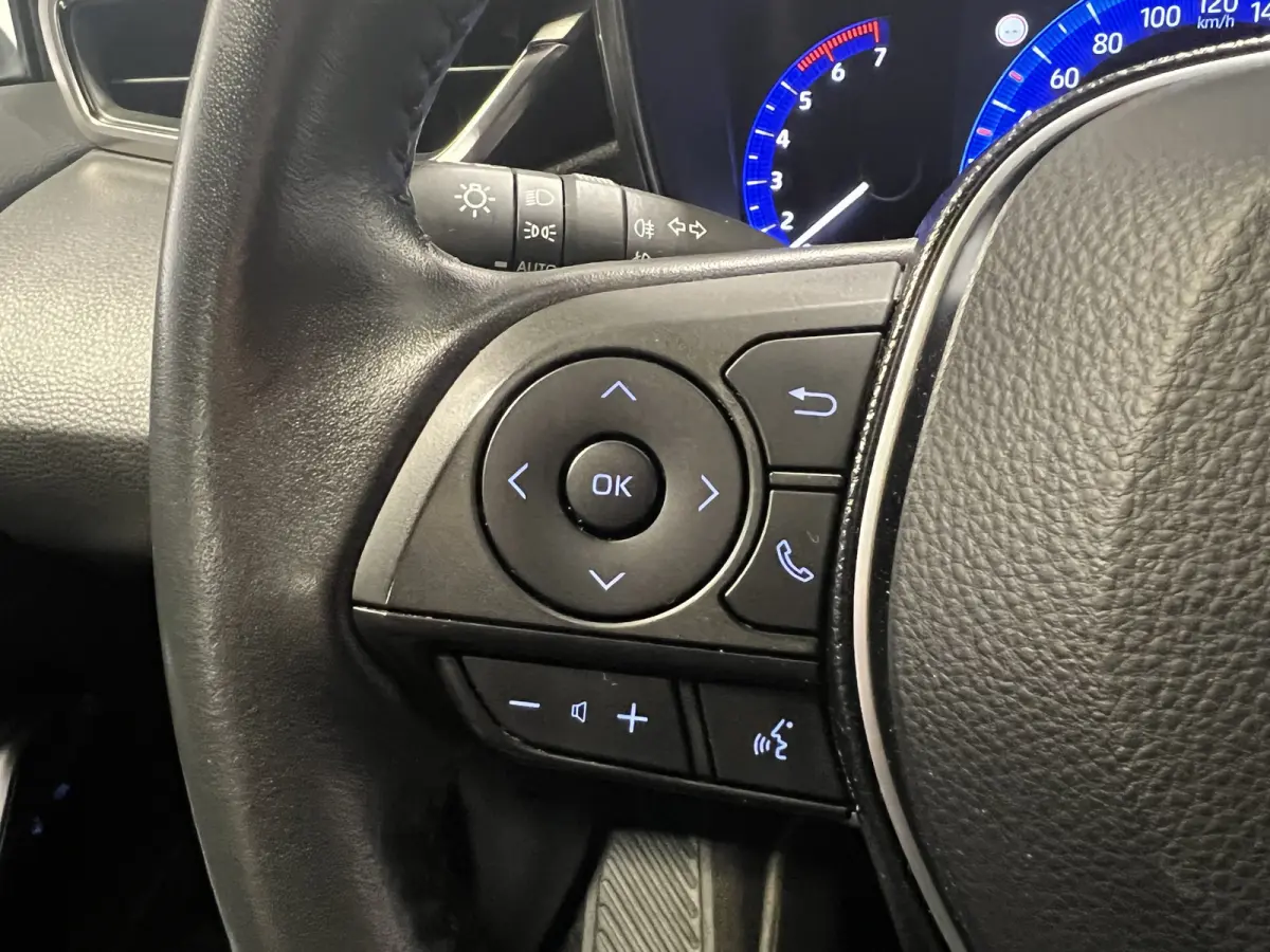 1.8 Hybrid Executive | Navigatie/Android/Apple Carplay | LM Velgen 17" | Voorstoelen Verwarmd | Achteruitrijcamera | Cruise Control Adaptief | Airco |