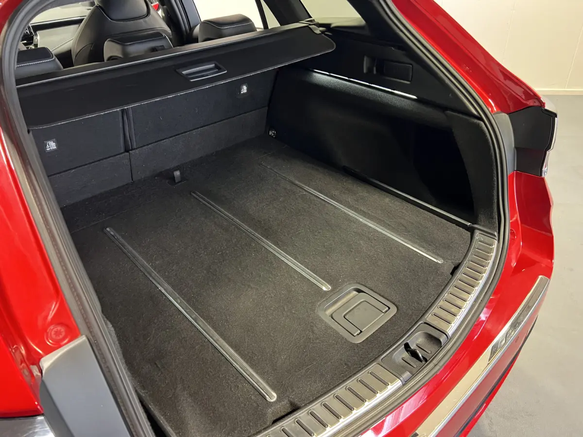 1.8 Hybrid Executive | Navigatie/Android/Apple Carplay | LM Velgen 17" | Voorstoelen Verwarmd | Achteruitrijcamera | Cruise Control Adaptief | Airco |