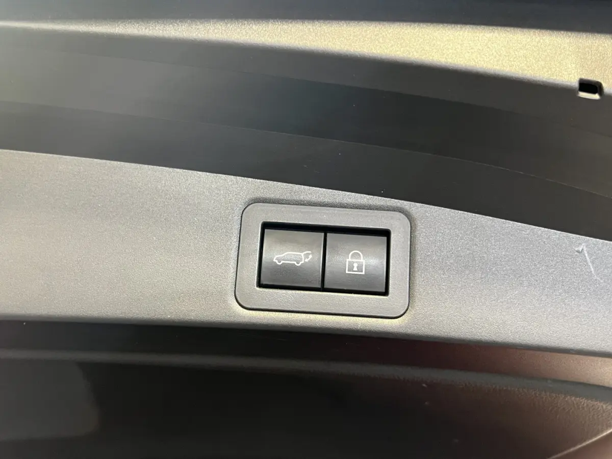 1.8 Hybrid Executive | Navigatie/Android/Apple Carplay | LM Velgen 17" | Voorstoelen Verwarmd | Achteruitrijcamera | Cruise Control Adaptief | Airco |