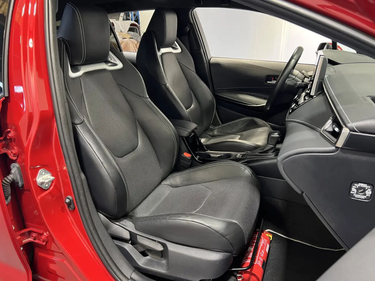1.8 Hybrid Executive | Navigatie/Android/Apple Carplay | LM Velgen 17" | Voorstoelen Verwarmd | Achteruitrijcamera | Cruise Control Adaptief | Airco |