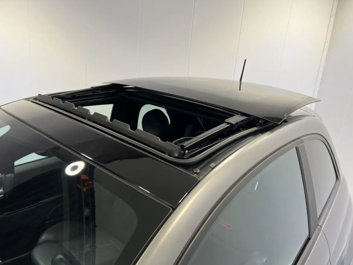 1.0 Hybrid Sport | GRIGIO ASFALTO | Navigatie/Android/Apple Carplay | LM Velgen 16" | Panoramadak | Cruise Control | Airco Automatisch |