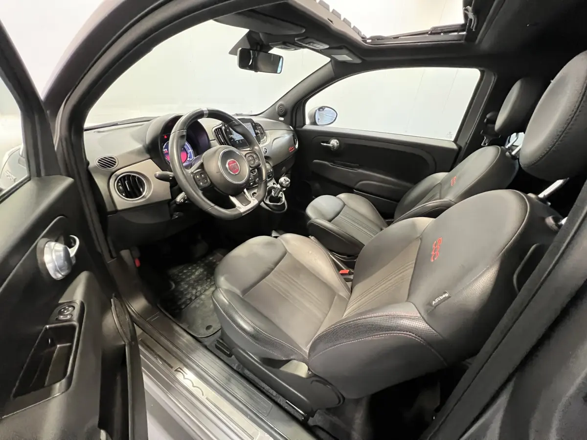 1.0 Hybrid Sport | GRIGIO ASFALTO | Navigatie/Android/Apple Carplay | LM Velgen 16" | Panoramadak | Cruise Control | Airco Automatisch |