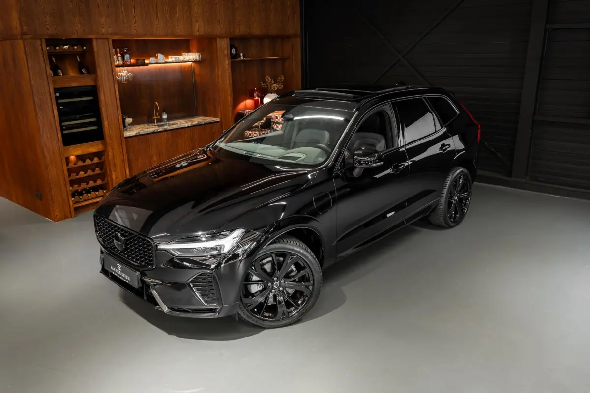 2.0 T6 Plug-in hybrid AWD Ultimate Black Edition Nieuw | R Design