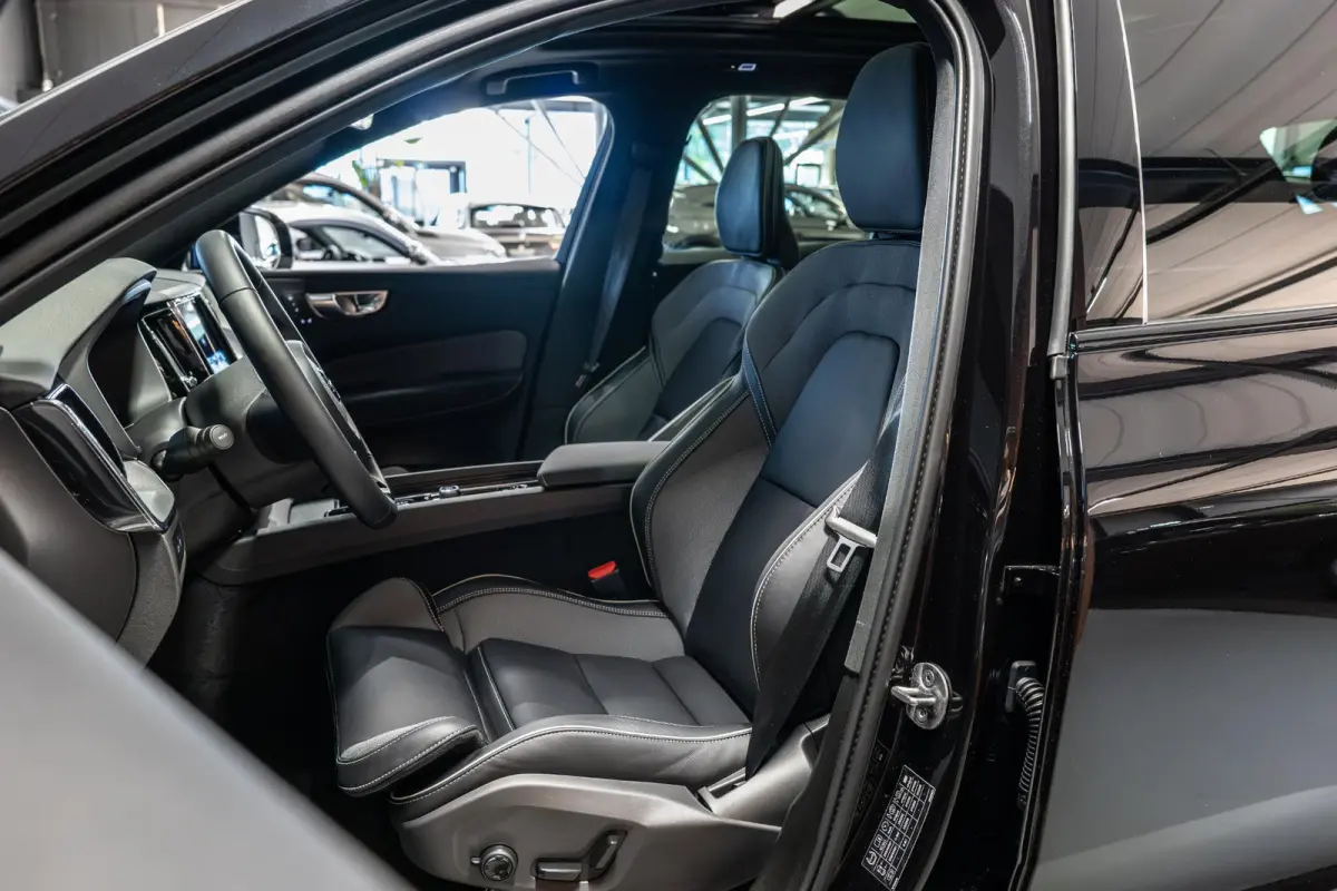 2.0 T6 Plug-in hybrid AWD Ultimate Black Edition Nieuw | R Design