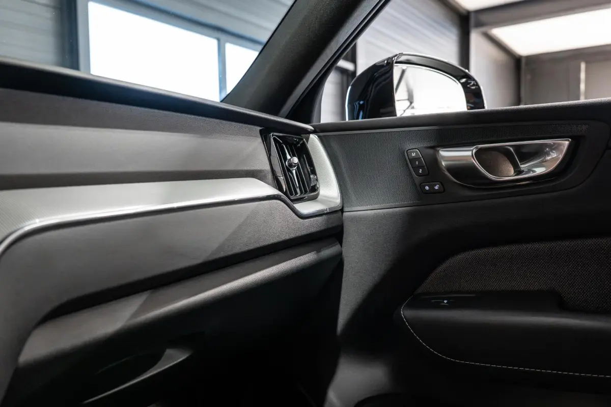 2.0 T6 Plug-in hybrid AWD Ultimate Black Edition Nieuw | R Design