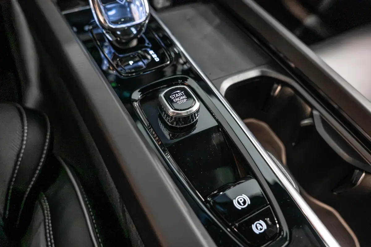 2.0 T6 Plug-in hybrid AWD Ultimate Black Edition Nieuw | R Design