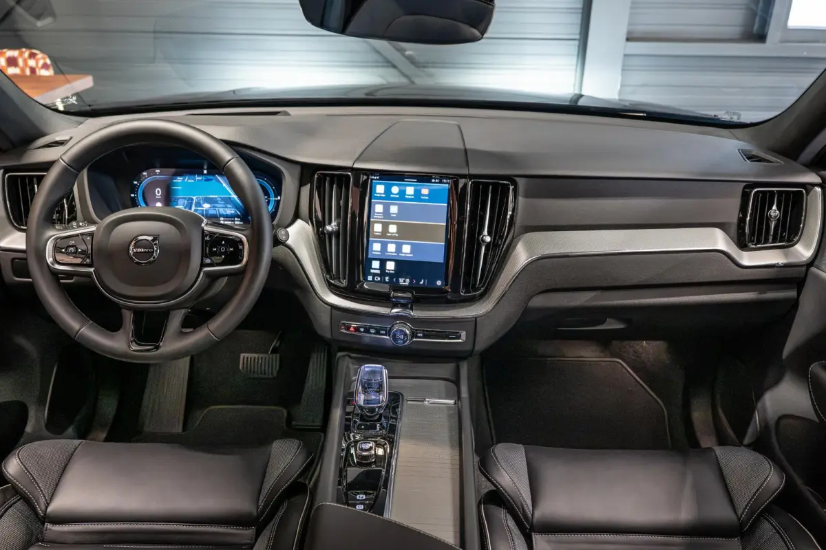 2.0 T6 Plug-in hybrid AWD Ultimate Black Edition Nieuw | R Design