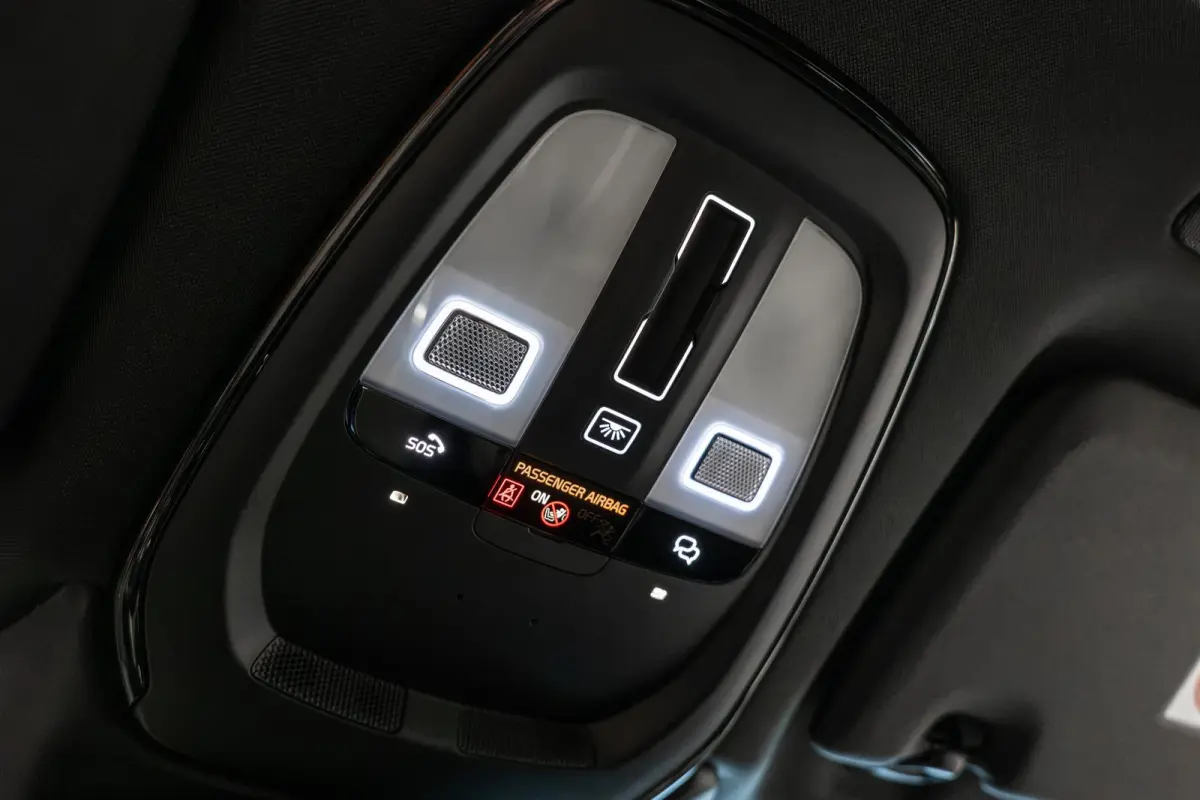 2.0 T6 Plug-in hybrid AWD Ultimate Black Edition Nieuw | R Design