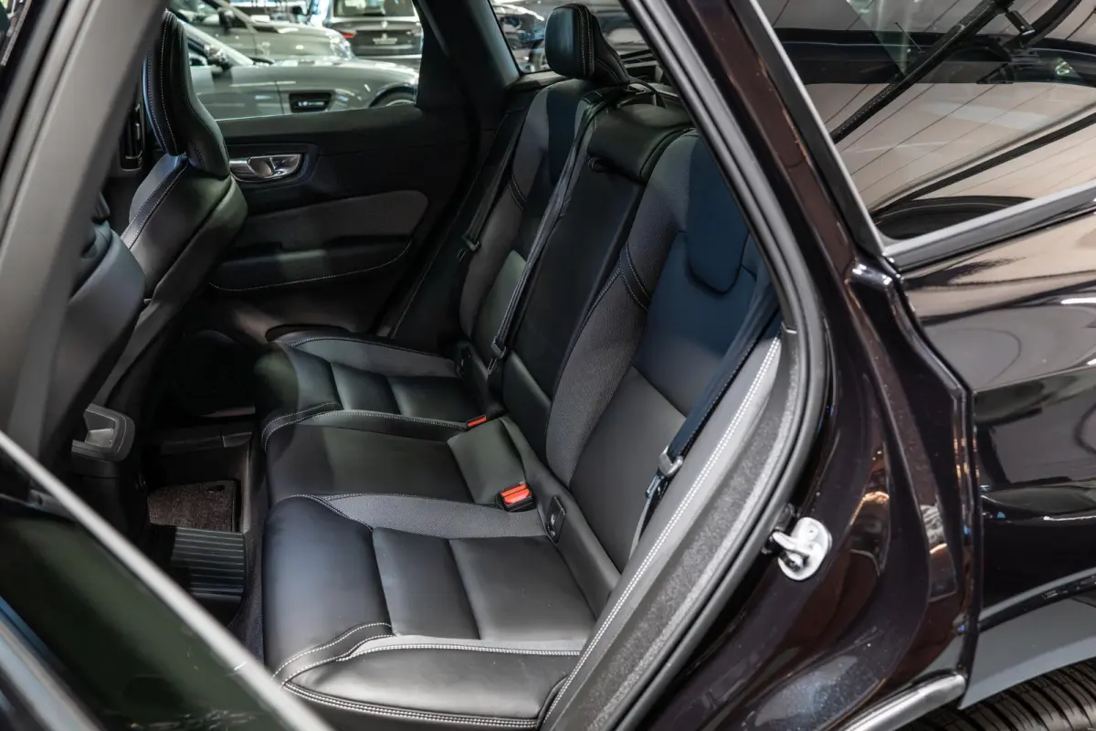 2.0 T6 Plug-in hybrid AWD Ultimate Black Edition Nieuw | R Design