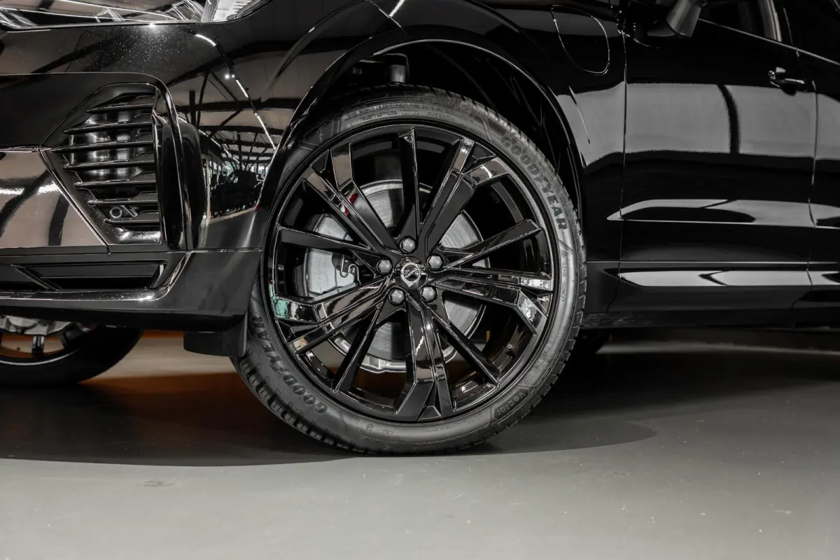 2.0 T6 Plug-in hybrid AWD Ultimate Black Edition Nieuw | R Design