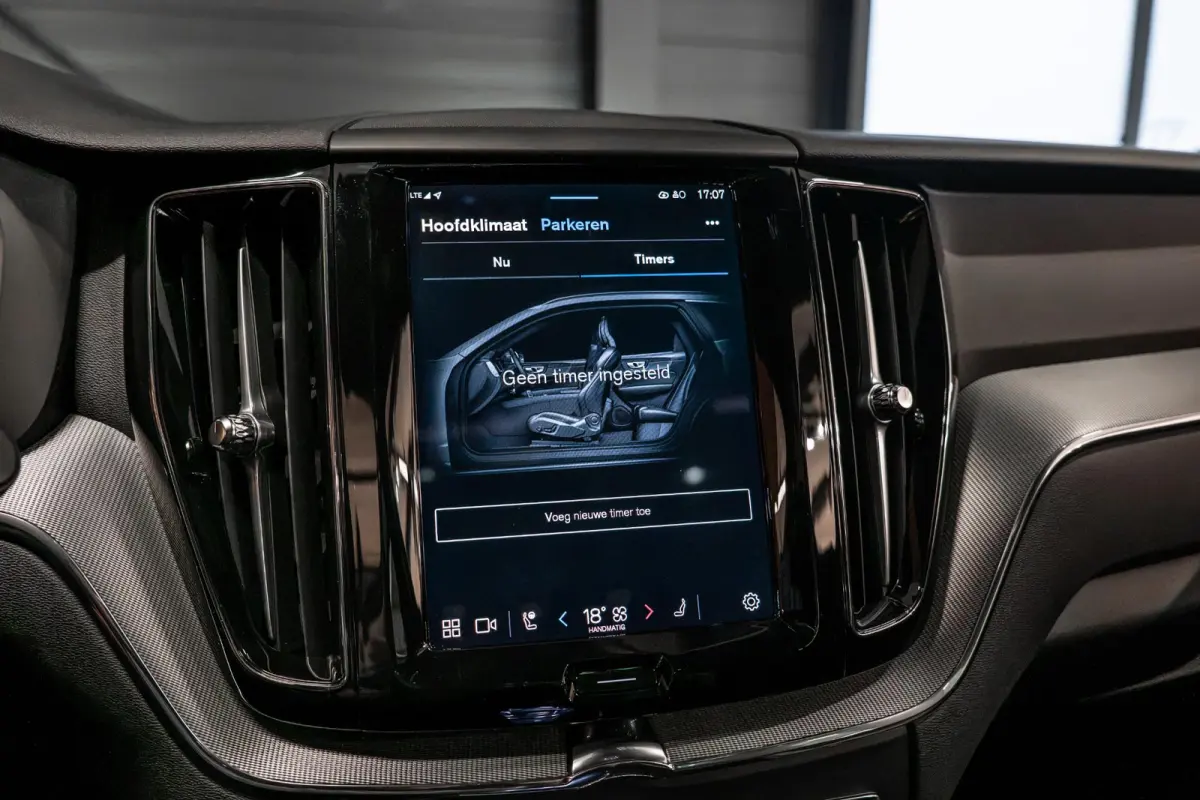 2.0 T6 Plug-in hybrid AWD Ultimate Black Edition Nieuw | R Design