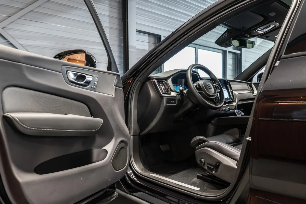 2.0 T6 Plug-in hybrid AWD Ultimate Black Edition Nieuw | R Design