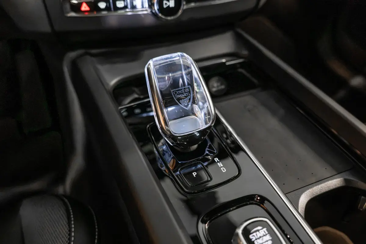 2.0 T6 Plug-in hybrid AWD Ultimate Black Edition Nieuw | R Design