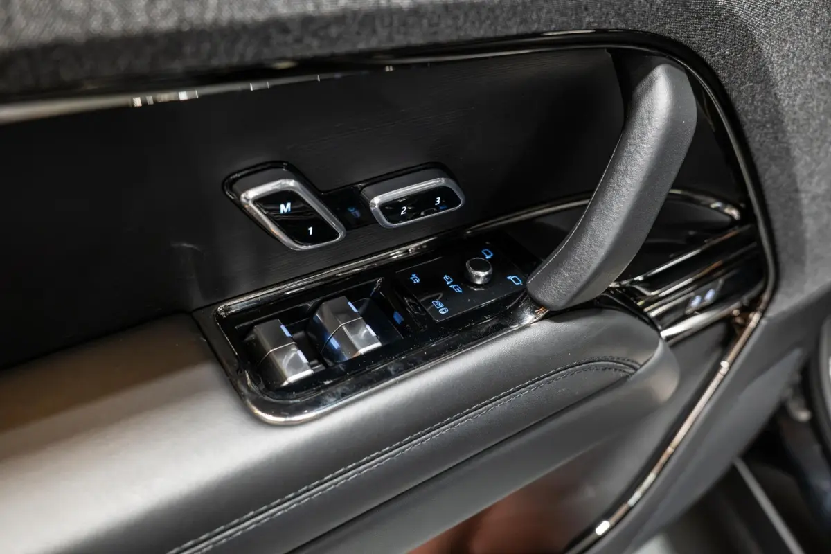 3.0 P550e Autobiography PHEV Achterasbesturing | Stoelventilatie V&A | Schuifdak | Fabrieksgarantie 10-2028
