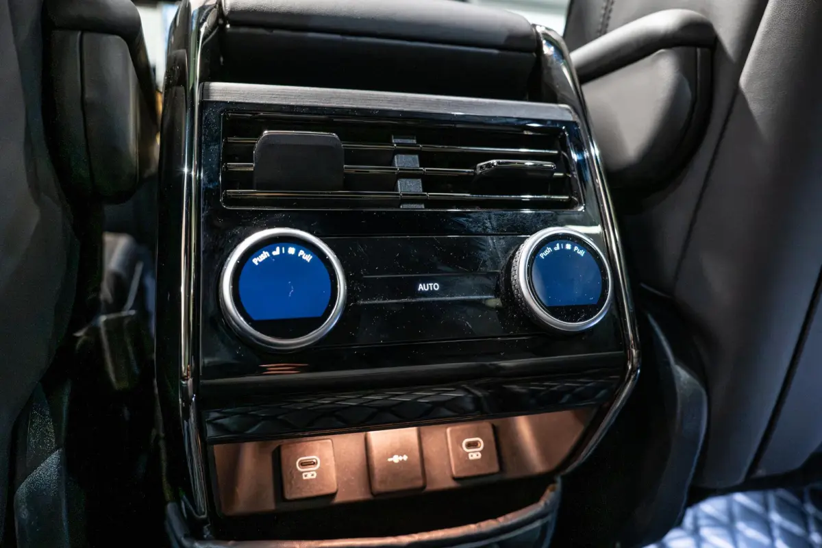 3.0 P550e Autobiography PHEV Achterasbesturing | Stoelventilatie V&A | Schuifdak | Fabrieksgarantie 10-2028