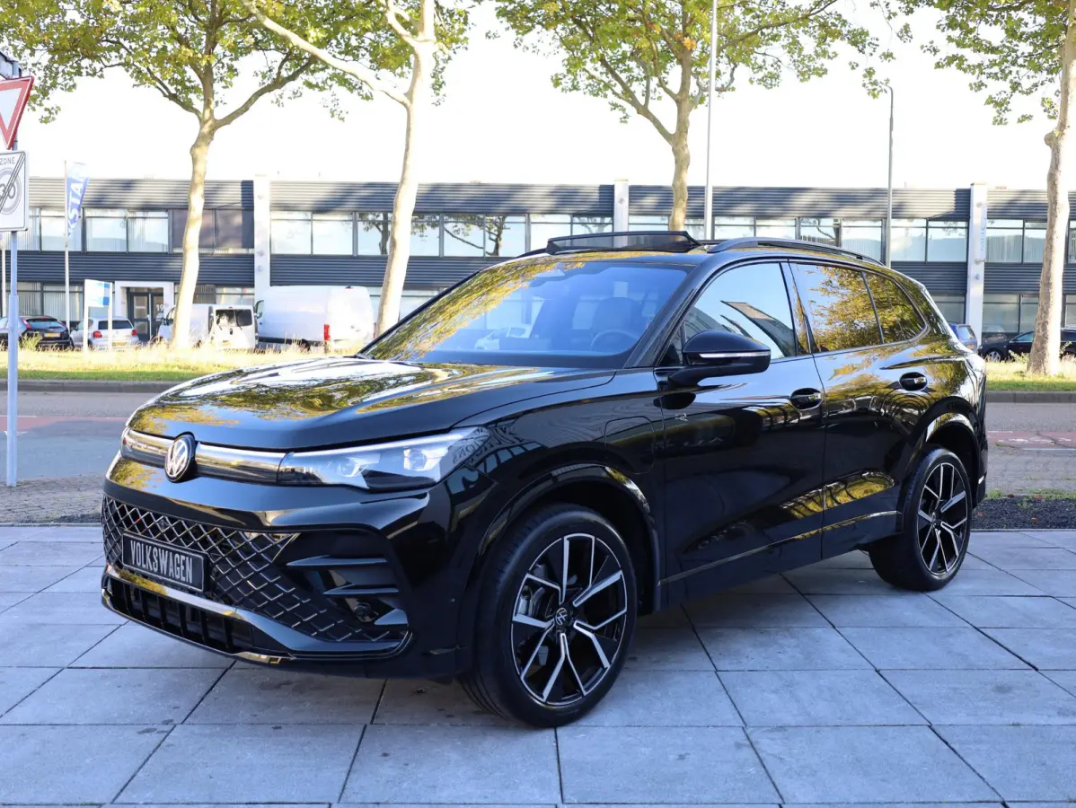 1.5 eHybrid R-Line 272PK | Full Options | Panodak | Leer | H&K | 360° | Black Style | Head-up | Memory | Stoel Ventilatie | Elektrische kofferklep | Garantie 2031 |