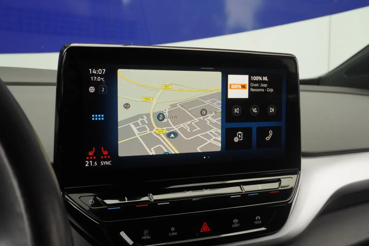 First 77 kWh+Led+Navigatie+Camera+Leder+trekhaak+20"Lmv+ 88% SOH DECEMB 2020= RIJKLAAR !!
