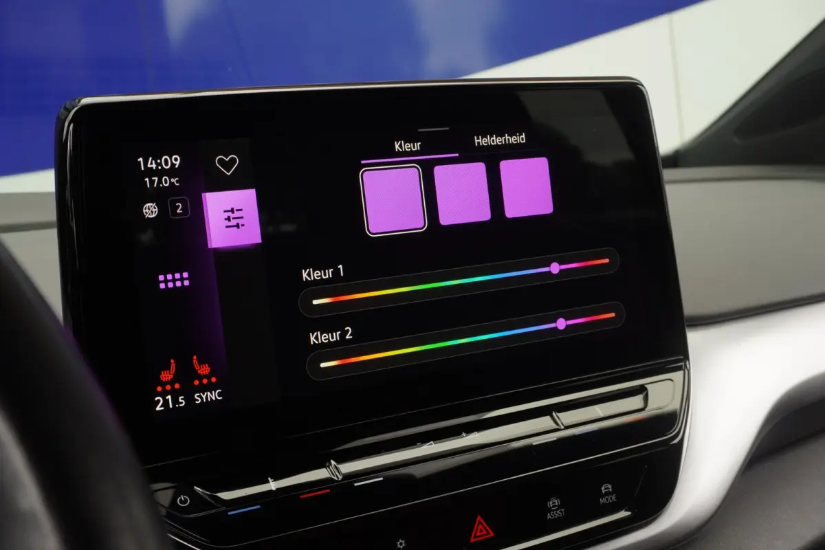 First 77 kWh+Led+Navigatie+Camera+Leder+trekhaak+20"Lmv+ 88% SOH DECEMB 2020= RIJKLAAR !!