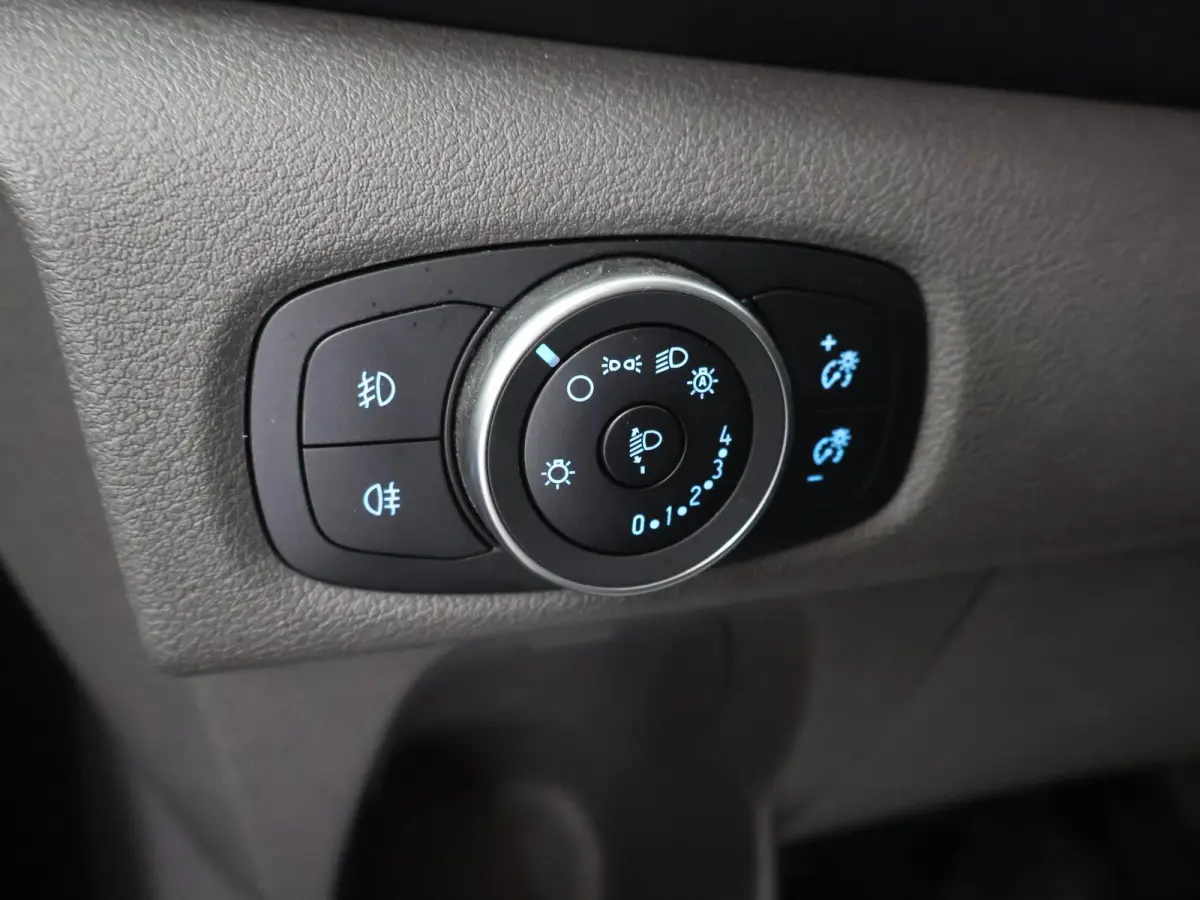 290 | 2.0 TDCI | AUT. | L1 H1 | SPORT | TREKHAAK | PARKEERCAMERA | APPLE CARPLAY | STOELVERWARMING | 2-ZITS | CRUISE CONTROL