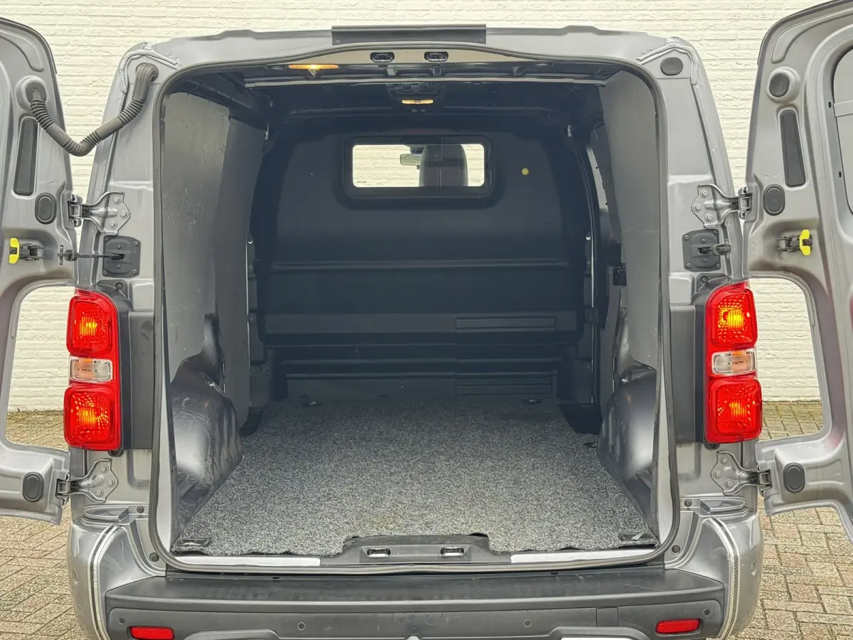 2.0 BlueHDI 180 Long Sport MARGE Automaat Trekhaak Leder Camera CarPlay Navigatie Cruise