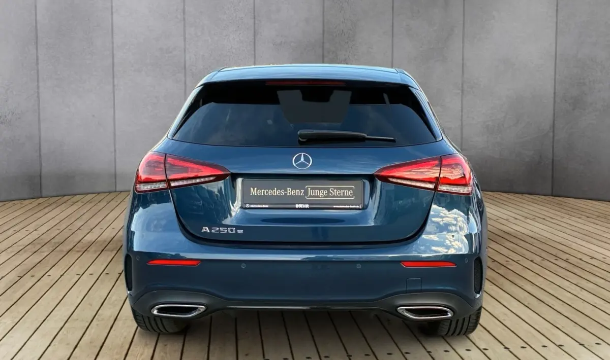 250e AMG ** NIGHT, MBUX+, PANO, TREKH, HuD, 2-Zone CLIMA, 19-inch LMV,  ** 1e EIG - UNFALLFREI ** ** INFORMEER OOK NAAR ONZE AANTREKKELIJKE FINANCIAL-LEASE TARIEVEN **