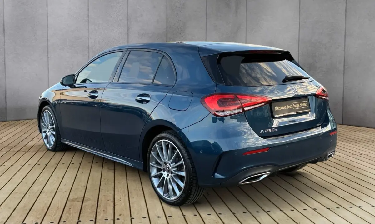 250e AMG ** NIGHT, MBUX+, PANO, TREKH, HuD, 2-Zone CLIMA, 19-inch LMV,  ** 1e EIG - UNFALLFREI ** ** INFORMEER OOK NAAR ONZE AANTREKKELIJKE FINANCIAL-LEASE TARIEVEN **