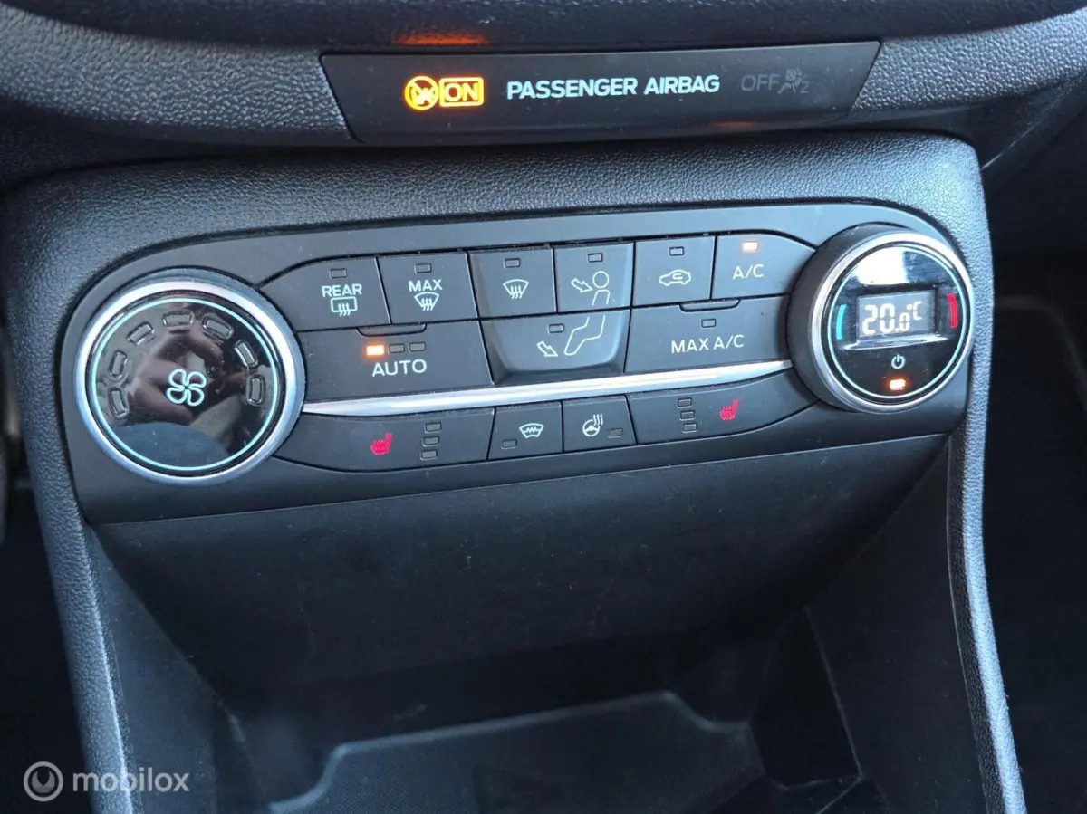1.0 EcoBoost Titanium ✅Carplay ✅Camera ✅Winterpack
